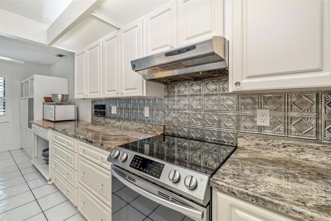 Building Photo - 4814 Country Oaks Blvd