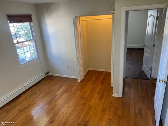 Building Photo - 156 E Linden Ave
