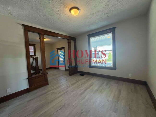 Building Photo - Five Bedroom House | 2 Full Bath | Move In...