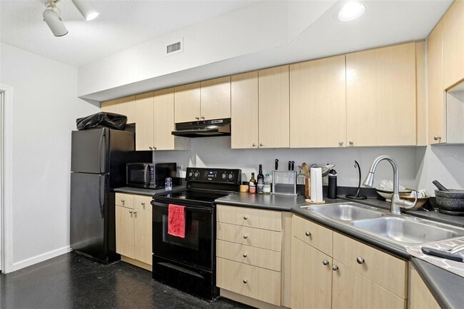 Building Photo - 322 E Central Blvd