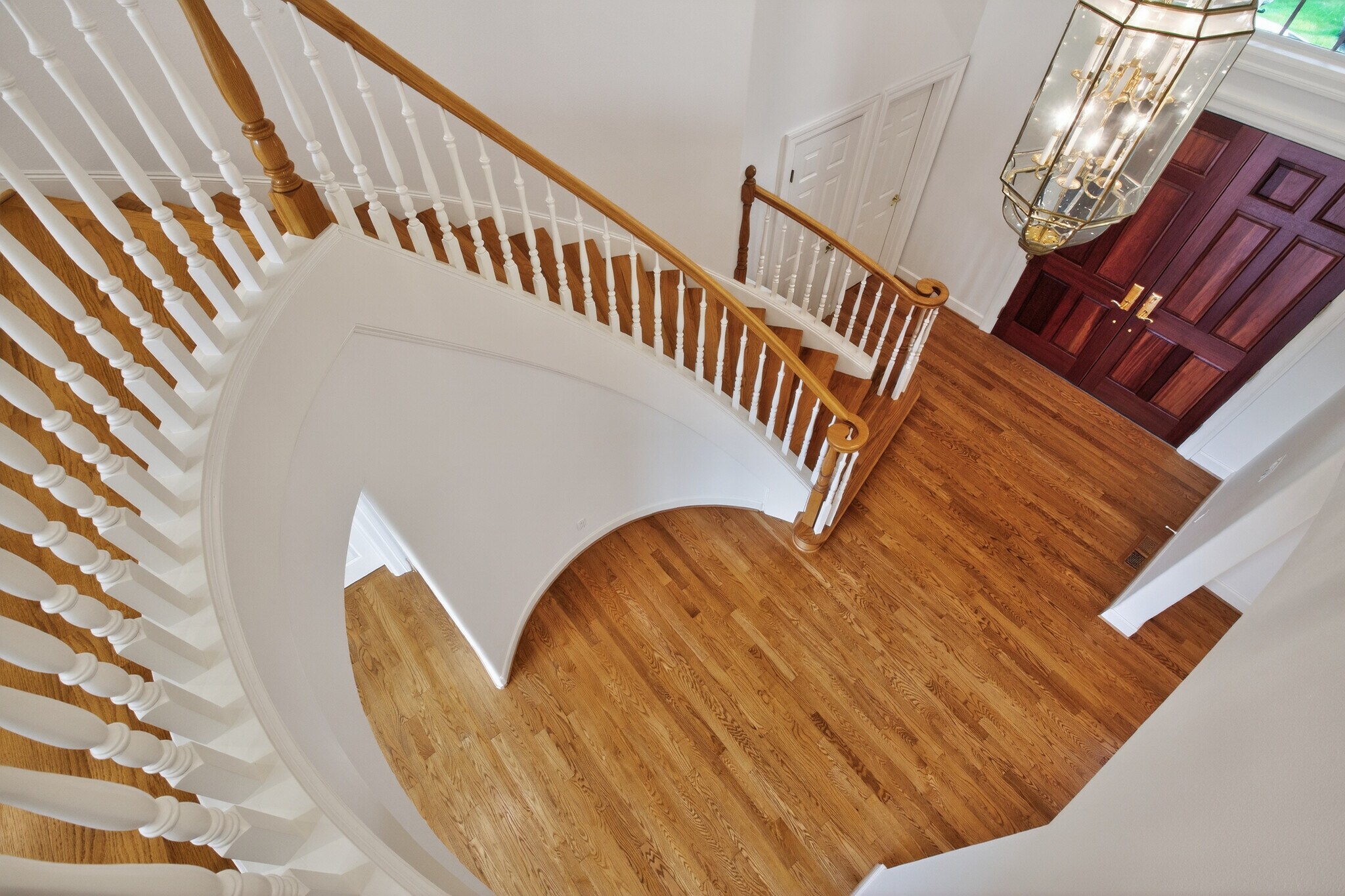 Grand staircase and entry - 1645 SE Oak Shore Ln