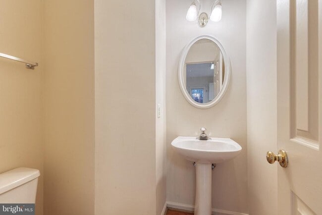 Building Photo - 5 Weyanoke Ct