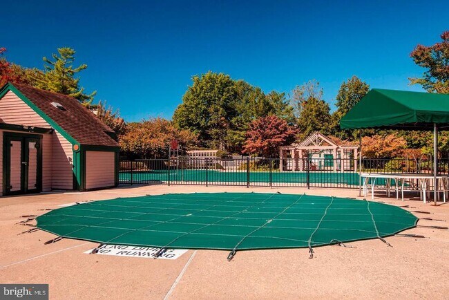 Building Photo - 5801 Linden Square Ct