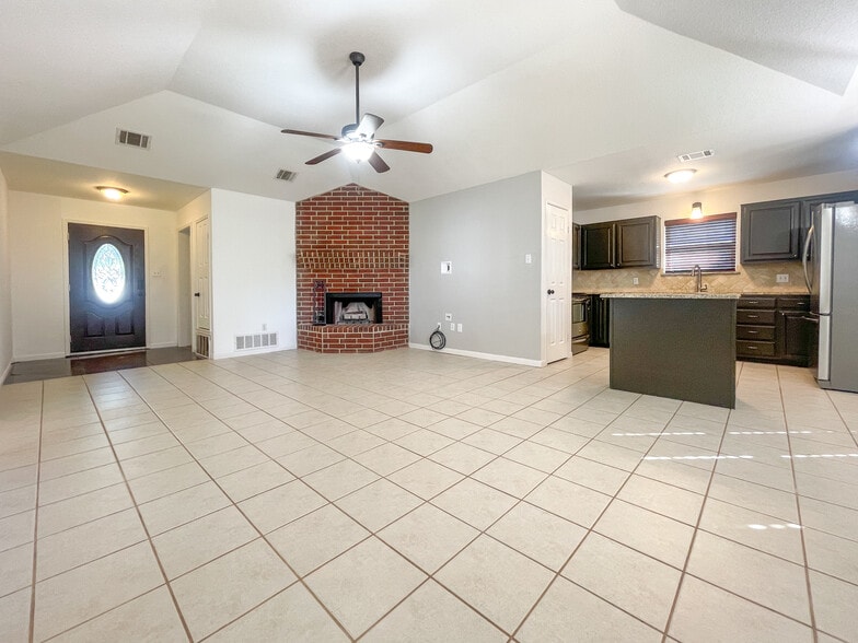 Building Photo - 14308 Chisolm Dr
