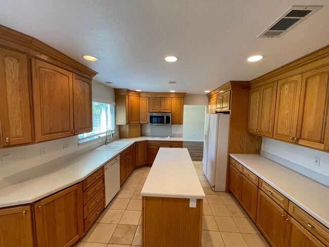 Building Photo - 5 Bed 3 Bath Home In Danville (Anderson Ranch)