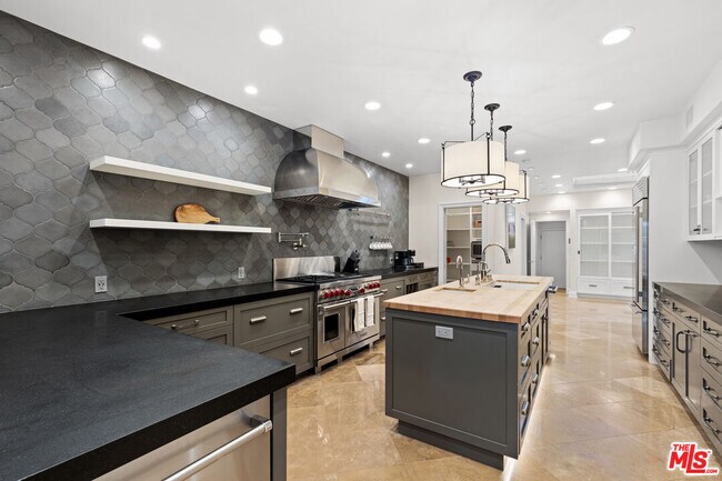 Building Photo - 2305 Canyonback Rd