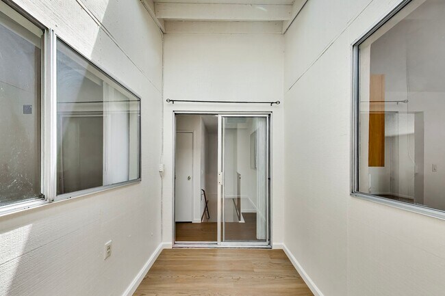 Building Photo - Beautiful 4-Bedroom, 2-Bathroom Daly City Home for Rent