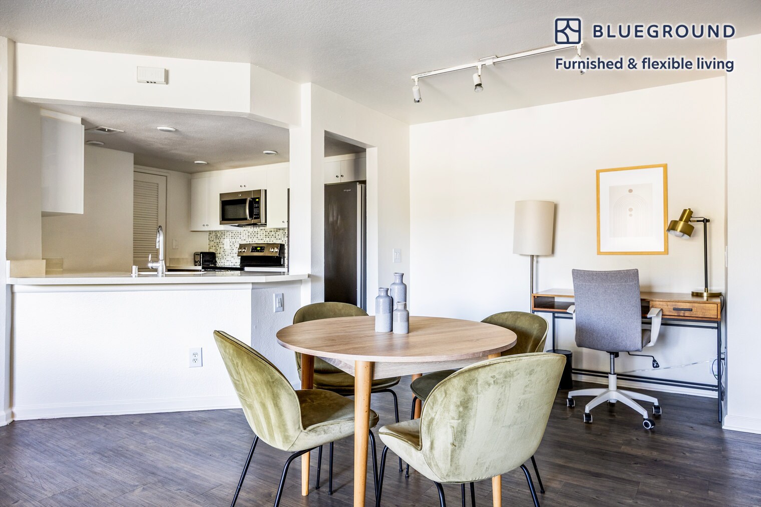 Building Photo - 10983 Bluffside Dr