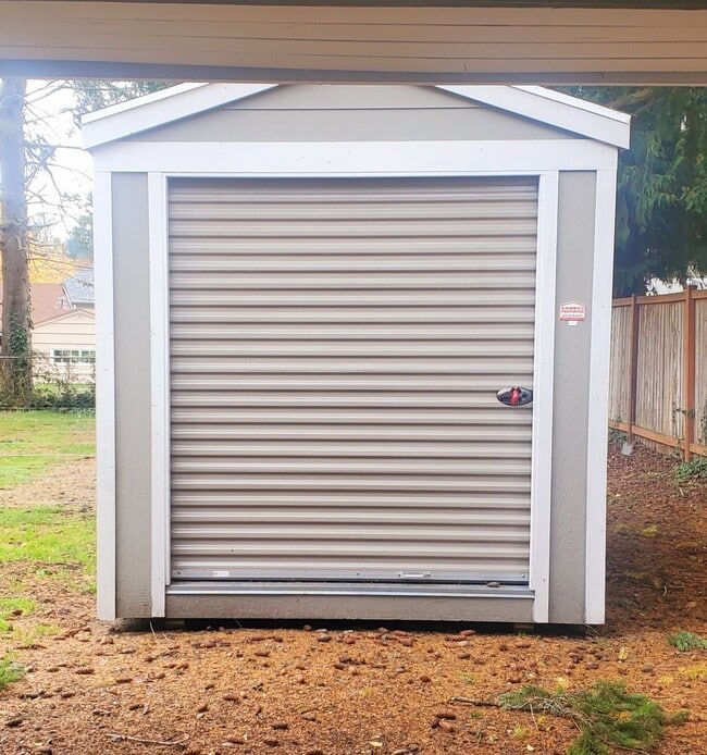 Building Photo - 2 bdrm, 1 bath house $1895 rent,