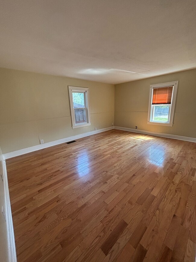 Building Photo - 530 Broad St