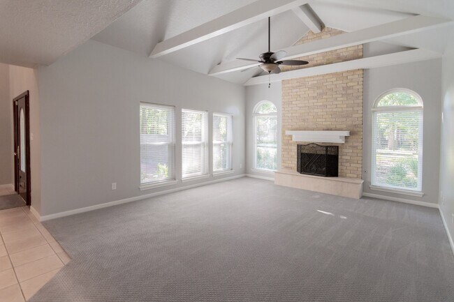 Building Photo - 10 Coralvine Ct