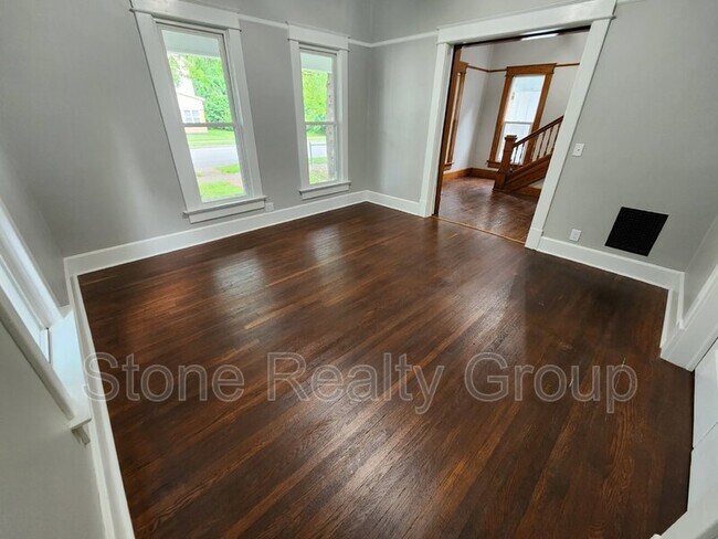 Building Photo - 636 S 7th St