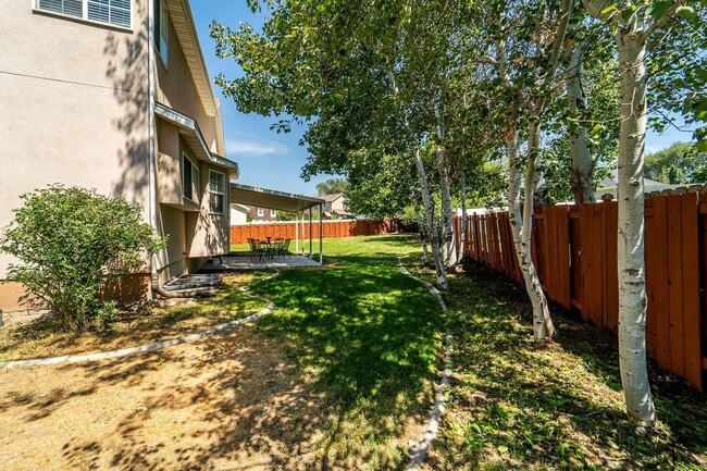 Building Photo - Beautiful Home in Midvale w/ attached 2 ca...