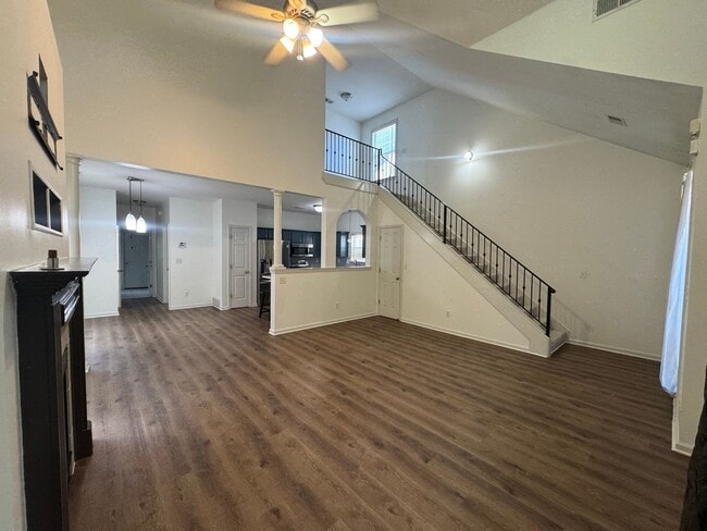 Building Photo - 1343 Island Pl E