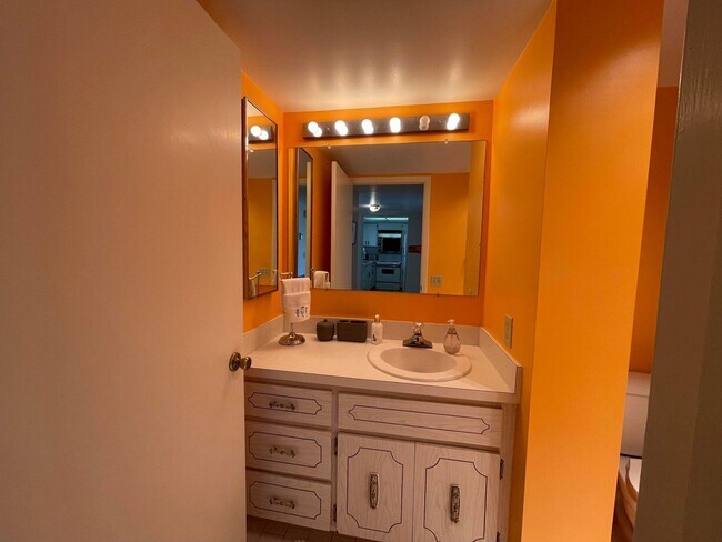 Building Photo - 799 Jeffery St