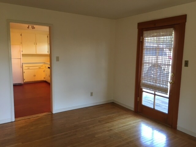 Main entrance, looking into kitchen. - 43 Bishop Rd