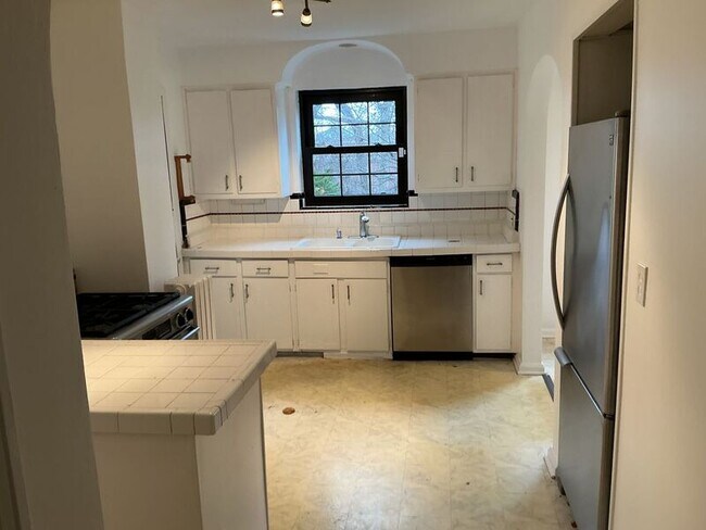 Building Photo - 3790 Grovedale Pl