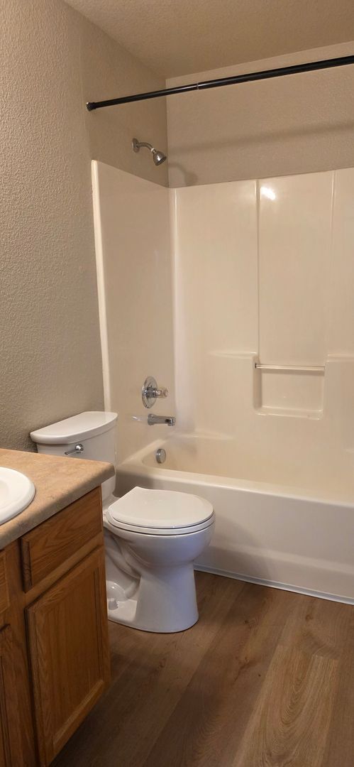 Building Photo - 200 Country West Rd