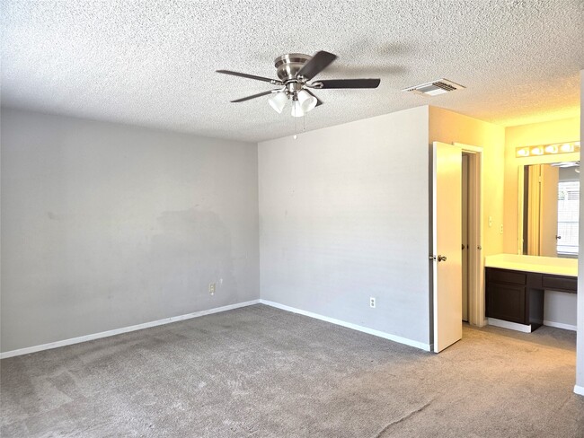 Building Photo - 13427 Juniper Point Dr