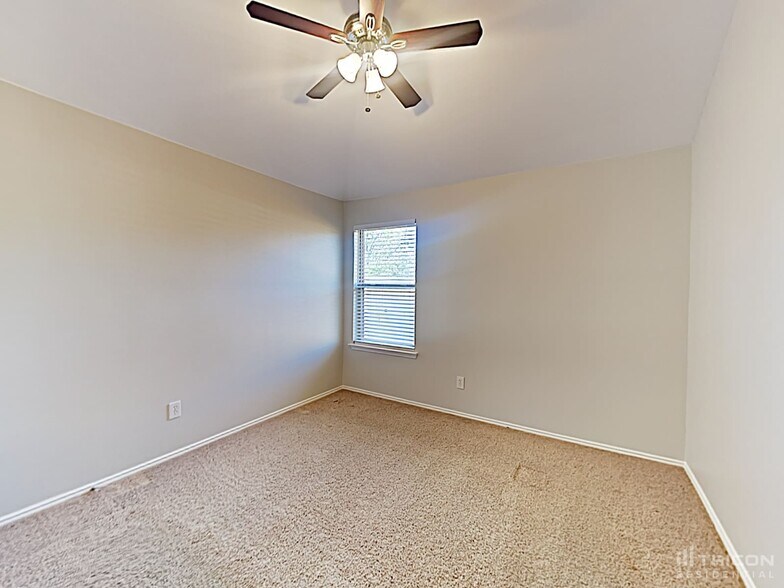 Building Photo - 1701 Bob Dr