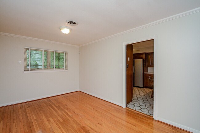 Building Photo - 3018 Conway St