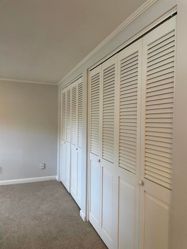 Building Photo - 3421 Holwyn Rd