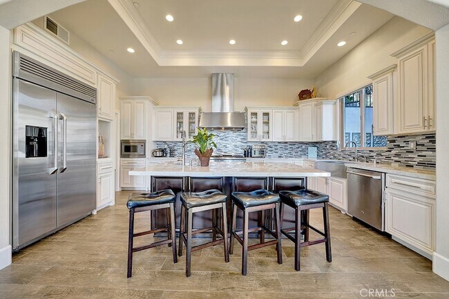 Building Photo - 75 Marbella