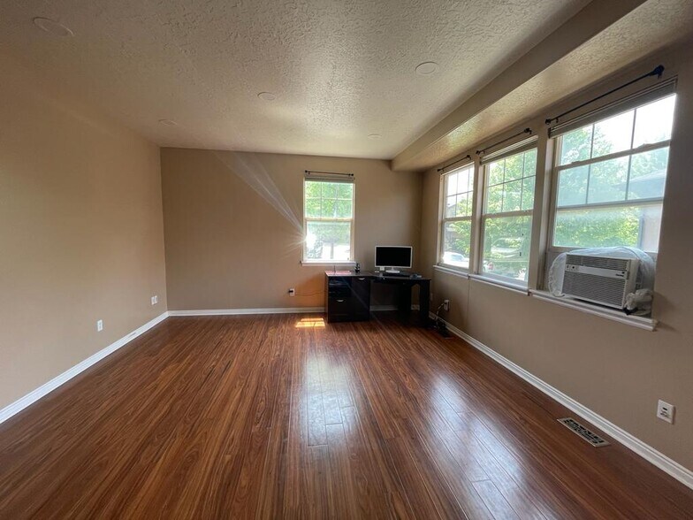 Living Room - 11006 S Maple Forest Way