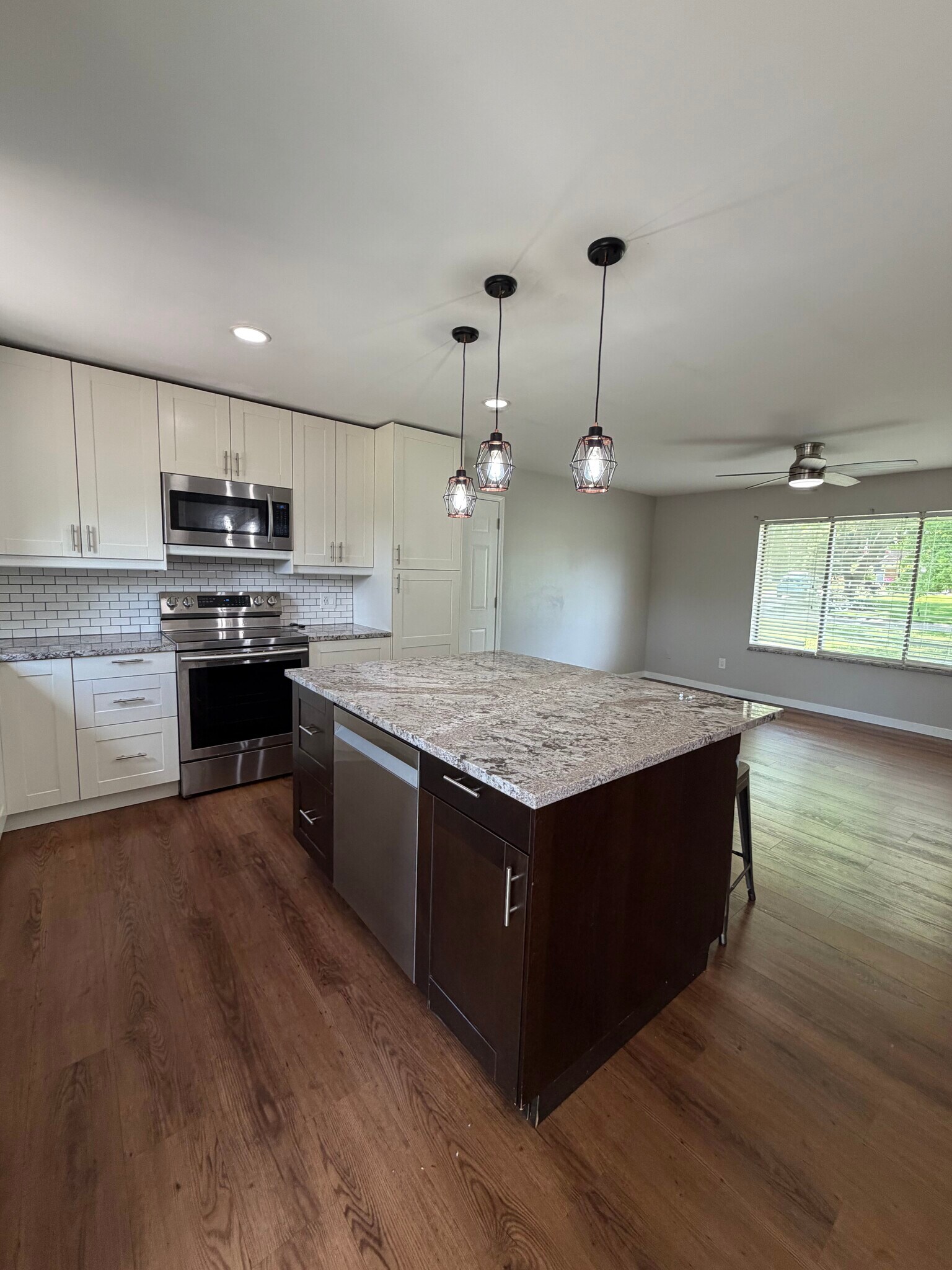Building Photo - 4544 Hillview Shr