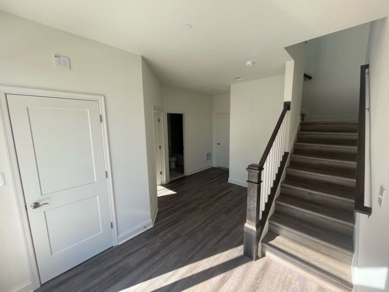 Building Photo - 247 Jessica Lyn Ave
