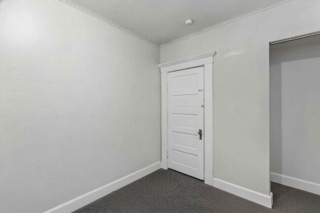 Building Photo - 196 W 8th Ave