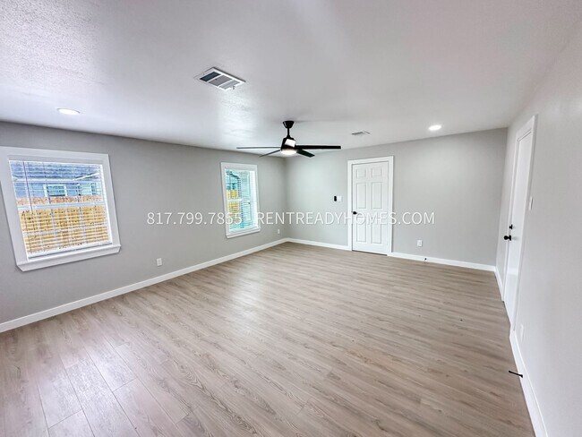 Building Photo - 8142 Howard Dr