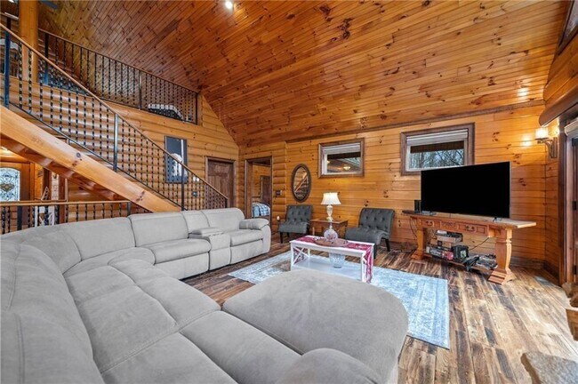 Building Photo - 5281 Laurel Ln