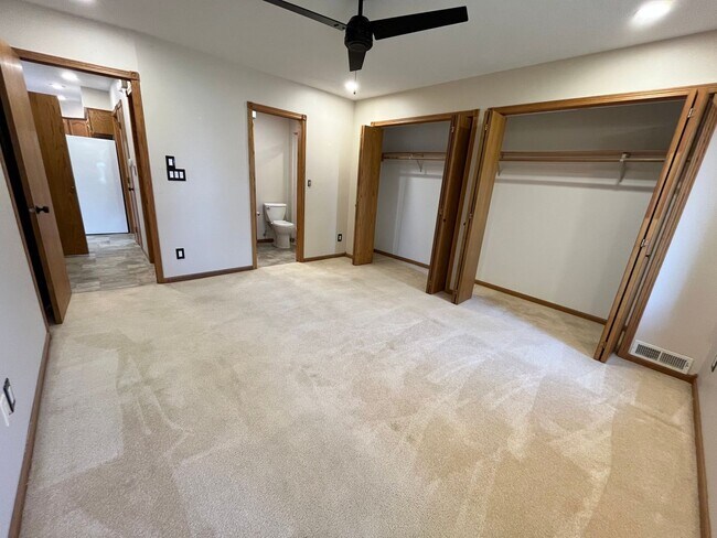 Building Photo - 301 N Cherry St