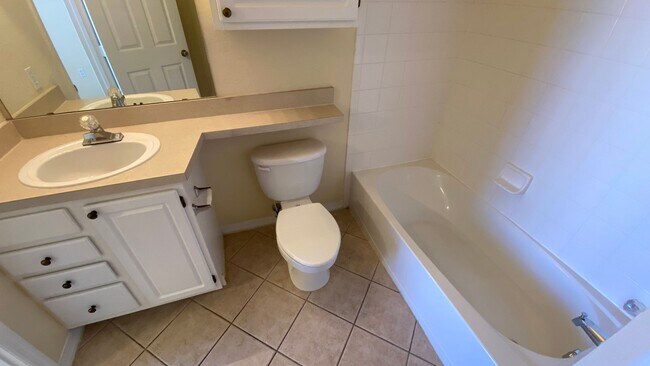 Building Photo - Beautiful 2br/2ba Visconti Condo with W/D ...