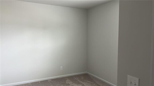 Building Photo - 285 Springwood Ln