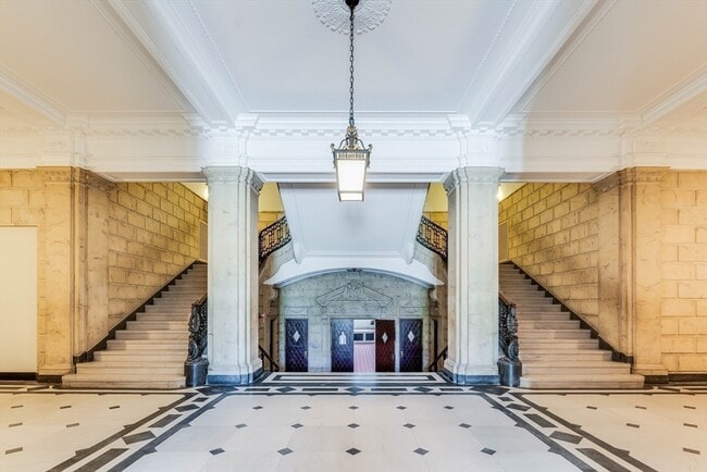 Building Photo - 16 Balmoral St