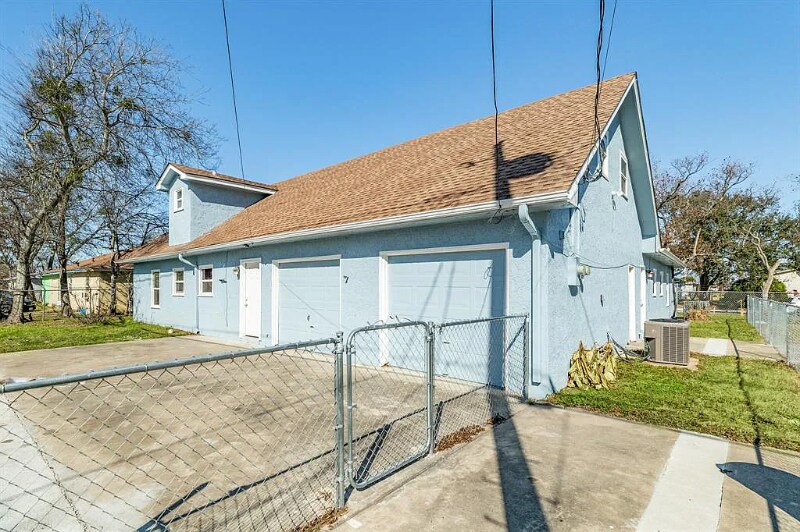 Building Photo - 1741 W 7th St