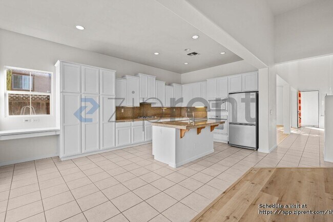 Building Photo - 155 E Heritage Dr