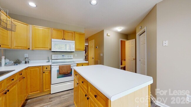 Building Photo - 670 Emerald Cove Dr