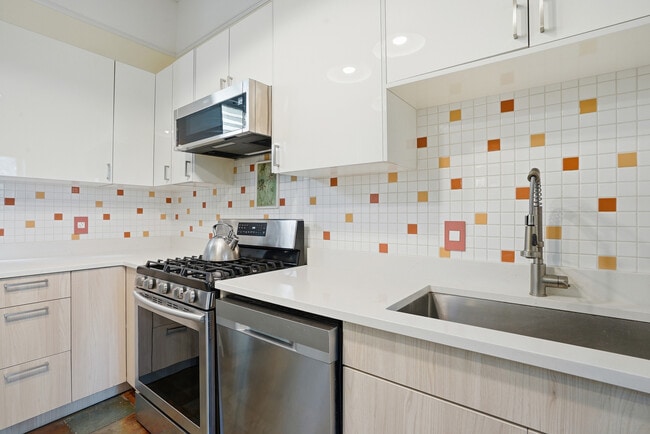 Building Photo - Savannah's Victorian Historic District