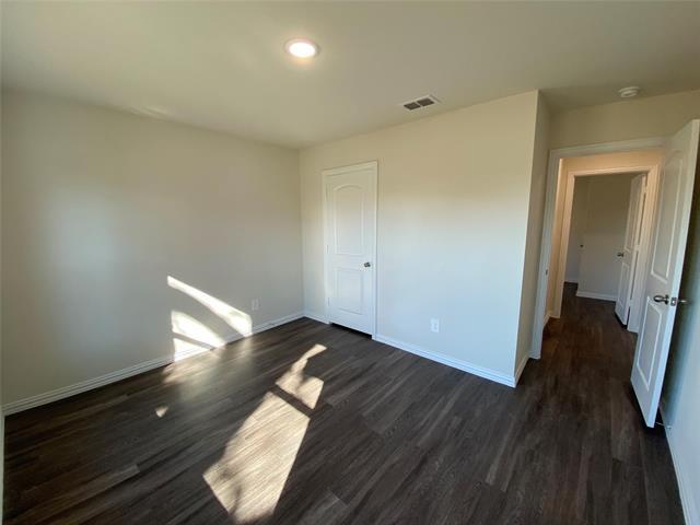 Building Photo - 104 Holiday Dr