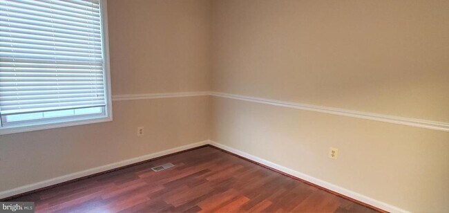 Building Photo - 106 Lindenridge Road