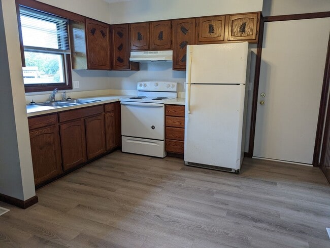 Building Photo - 303 E Palm Dr