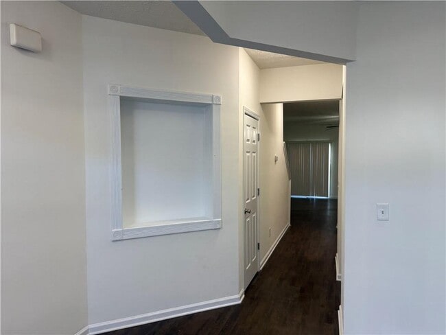 Building Photo - 2729 Heathrow Dr