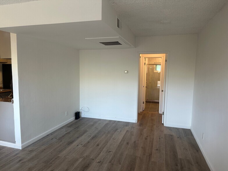 Building Photo - 1317 W 97th St