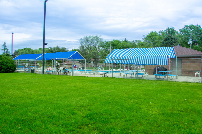 Prairie Lane Pool - 3118 S 116th St