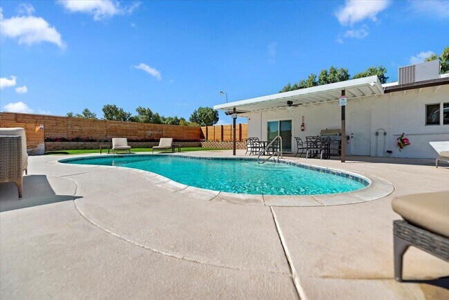 Building Photo - 32300 Shadow Mountain Ln