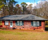Building Photo - Beautiful Brick Home with Space! - Mableto...