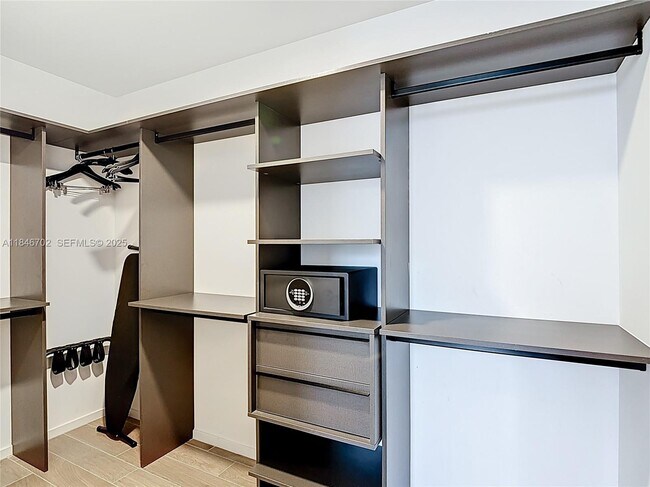 Building Photo - 398 NE 5th St